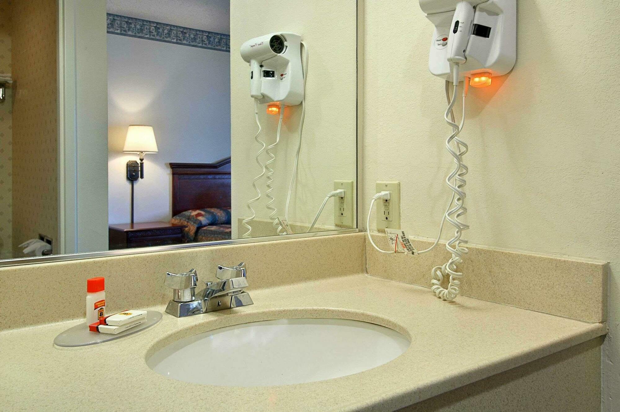 Super 8 By Wyndham Allentown Phòng bức ảnh